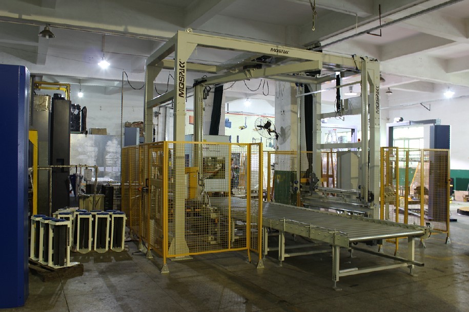 rotary arm wrapping machine