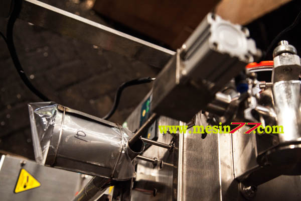 mesin pengemas sachet